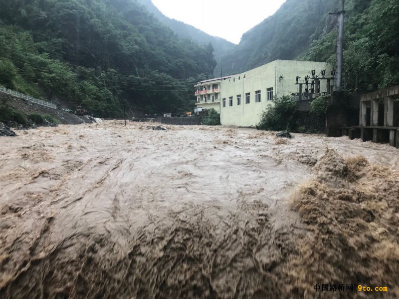 圖9、肆虐的洪水