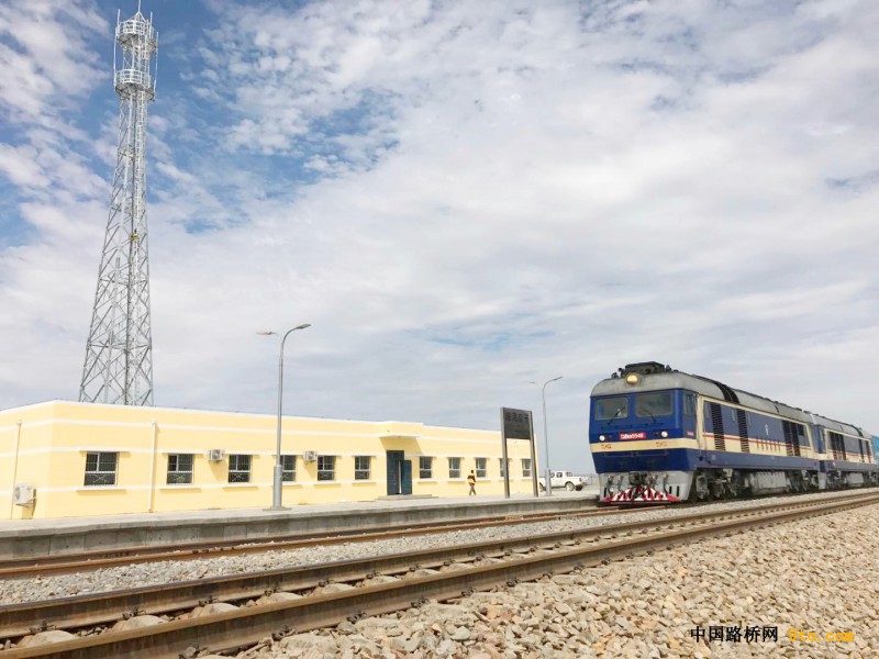 圖1：機(jī)車順利通過滋泥泉子車站