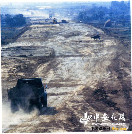 1986年，我省第一條高速公路合寧高速開工